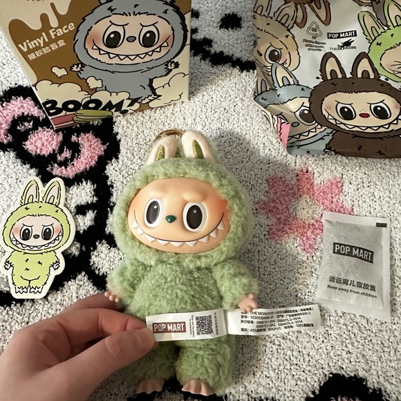 Pop Mart Exciting Macaron Green Grape - Picture 3 of 5